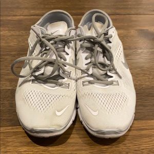 NIKE FREE 5.0 White grey women’s size 7